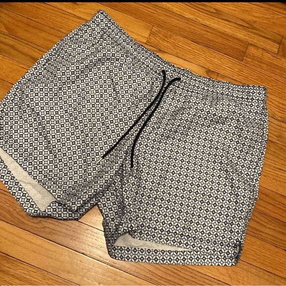 NWOT Lands End Men's Blacand White Swim Shorts - Picture 2 of 7